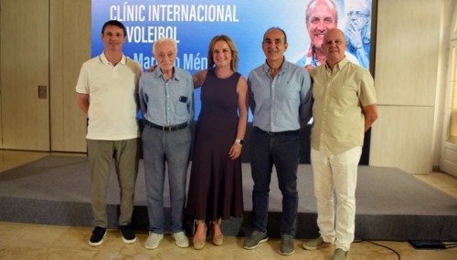 El Unicaja Costa de Almería organiza un clínic de voleibol con Marcelo Méndez