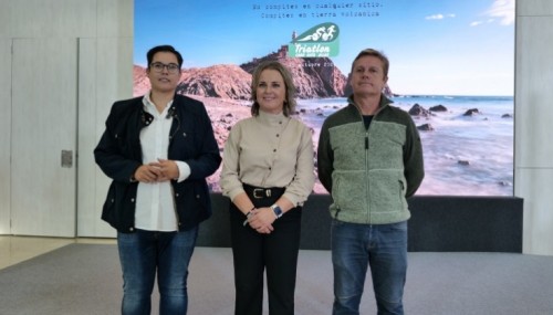 El XIV Triatlón Cabo de Gata-Níjar estrena recorrido en Agua Amarga