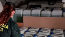 Intervienen cerca de 8.000 litros de gasolina en una vivienda de Adra