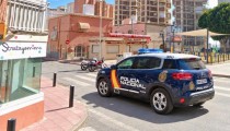 Detenido tras golpear a un anciano por la espalda para robarle el móvil
