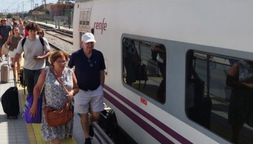 Almería reclama por unanimidad la recuperación del Intercity a Madrid