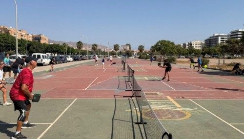 El pickleball crece en Almería con 40 participantes en el Open de Feria