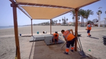 Roquetas de Mar refuerza la accesibilidad de sus playas en Semana Santa