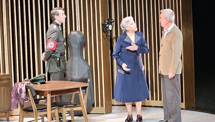 Un Auditorio en pie aclama al elenco de &lsquo;M&uacute;sica para Hitler&rsquo; en Almer&iacute;a