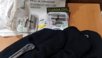Detenidas cinco personas como autores de un delito de allanamiento en Roquetas