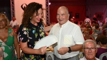 Un millar de mayores animan la Caseta Municipal en su homenaje de Feria