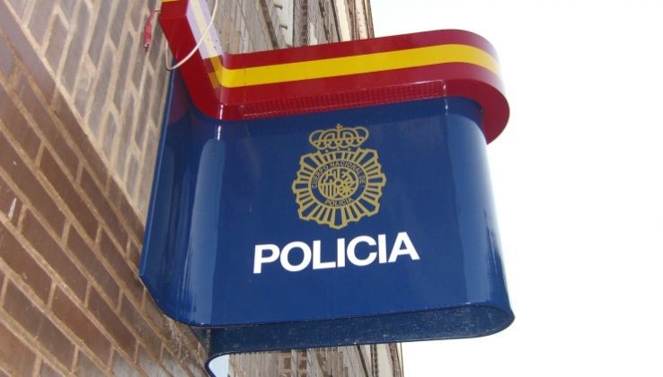 Detienen a tres hombres que agredieron a una mujer para robarle el m&oacute;vil