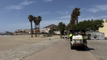 N&iacute;jar retira m&aacute;s de 40 toneladas de residuos de las playas urbanas