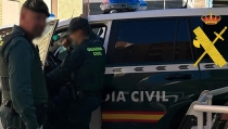Detienen a dos j&oacute;venes por un robo y uso de armas de fuego en Pechina