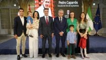 El empresario agr&iacute;cola Pedro Caparr&oacute;s recibe el Escudo de Oro de la Provincia