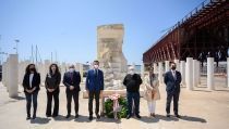 Almer&iacute;a hace homenaje a las v&iacute;ctimas del holocausto nazi con una ofrenda floral