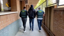 La Guardia Civil detiene a veintid&oacute;s integrantes de una organizaci&oacute;n criminal