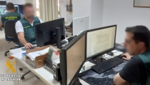 Tres detenidos y cuatro investigados por cometer estafas a trav&eacute;s de internet