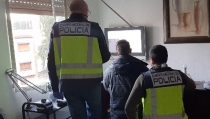 La polic&iacute;a desmantela una organizaci&oacute;n que regularizaba a ciudadanos marroqu&iacute;es