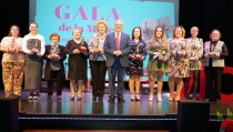 V&iacute;car rinde homenaje a diez de sus vecinas en la Gala de la Mujer