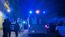 Rescatan a un hombre de un incendio en su vivienda de Garrucha