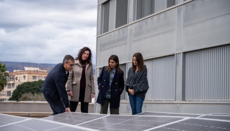 Almer&iacute;a estrena cinco nuevas instalaciones fotovoltaicas en edificios municipales