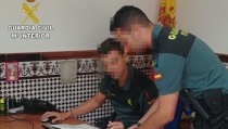 Tres detenidos y una investigada por estafar 30.000 euros con un 'falso romance'