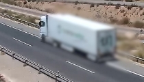 La Guardia Civil investiga a un camionero por circular marcha atr&aacute;s en la A-7