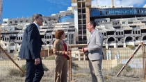 El Gobierno iniciar&aacute; en cinco meses la demolici&oacute;n del hotel del Algarrobico