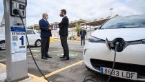 Almer&iacute;a instala ocho puntos de recarga de veh&iacute;culos el&eacute;ctricos en el Puerto