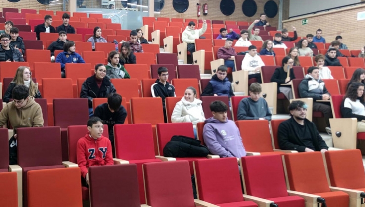 Cerca de cien estudiantes participan en la fase local de la Olimpiada Matem&aacute;tica