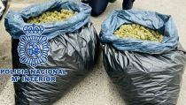 Detienen a un hombre que transportaba 65 kilos de marihuana en el coche