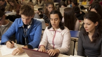 La ONCE ayuda a 23 alumnos ciegos o con discapacidad visual con la EBAU