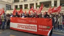 CCOO se concentra para exigir unos servicios p&uacute;blicos de calidad en Almer&iacute;a