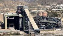 Derriban la &uacute;ltima caldera de la central t&eacute;rmica de Carboneras