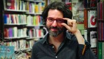 Andr&eacute;s Neuman presenta su &uacute;ltimo libro, 'Umbilical', en la Bibioteca Villaespesa
