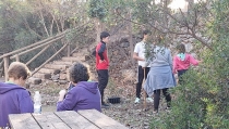 Voluntarios de Dal&iacute;as siembran algarrobos en el Arroyo de Cel&iacute;n