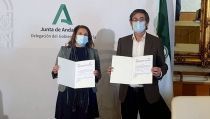 Adra se suma al Compromiso Blanco para controlar los residuos pl&aacute;sticos agr&iacute;colas