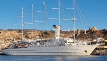 El crucero de lujo 'Wind Surf' hace su tercera escala del a&ntilde;o en el Puerto de Almer&iacute;a
