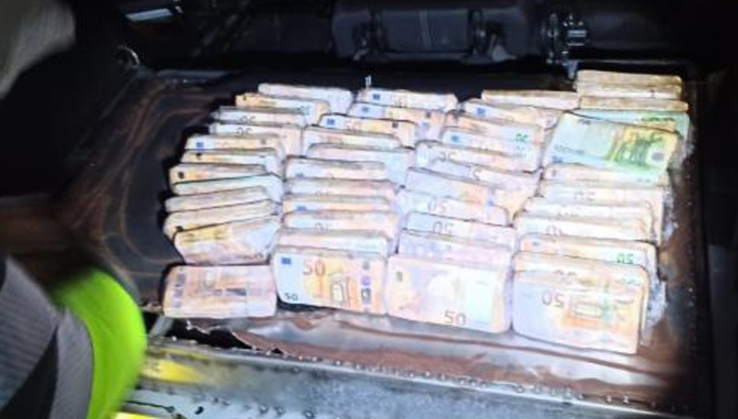 La Guardia Civil incauta medio mill&oacute;n de euros en un veh&iacute;culo en la A-7