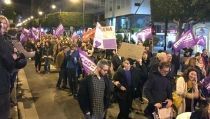 Las mujeres almerienses paran Almer&iacute;a y llenan el Paseo en un 8M hist&oacute;rico