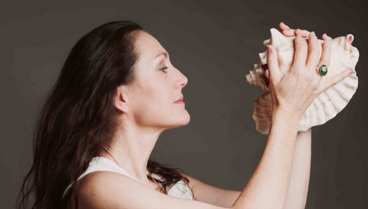 Clara Montes presenta en concierto en Almer&iacute;a su disco 'Marinera en tierra'