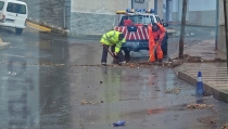 Adra intensifica los trabajos para paliar los efectos de las lluvias
