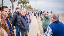 Miles de personas celebran en torno a las hogueras las Moragas en Roquetas