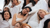 Vera GRV presenta su disco 'Se me olvid&oacute; llamarte, mam&aacute;' en la Plaza Vieja de Almer&iacute;a