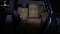 Cinco detenidos cuando descargaban 3.300 kilos de hach&iacute;s en Los Escullos