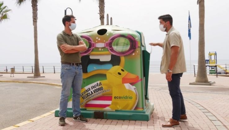 Buenas cifras de reciclaje de ropa y vidrio en Adra en el primer cuatrimestre