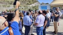 El PSOE entrega 2.400 firmas pidiendo mejoras sanitarias en el municipio.