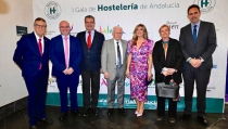 El chef Antonio G&aacute;zquez y la periodista Mar Villalobos, premiados en la I Gala de la Hosteler&iacute;a Andaluza