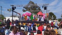 Hu&eacute;rcal-Overa celebra el Carnaval con desfiles, fiestas y conciertos
