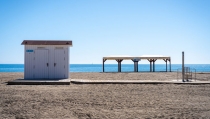 Roquetas de Mar finaliza la instalaci&oacute;n de los servicios y equipamientos de las playas