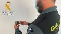 Detienen en La Mojonera a un hombre por llevar una pastilla de 100 gramos de hach&iacute;s