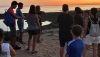 Ni&ntilde;os y adultos ejidenses conocen Punta Entinas-Sabinar al atardecer