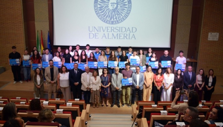 La UAL entrega las Becas de Excelencia a sus alumnos m&aacute;s brillantes