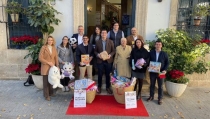 Los vecinos de N&iacute;jar donan juguetes, comida y ropa en la &lsquo;Gran Recogida Solidaria&rsquo;